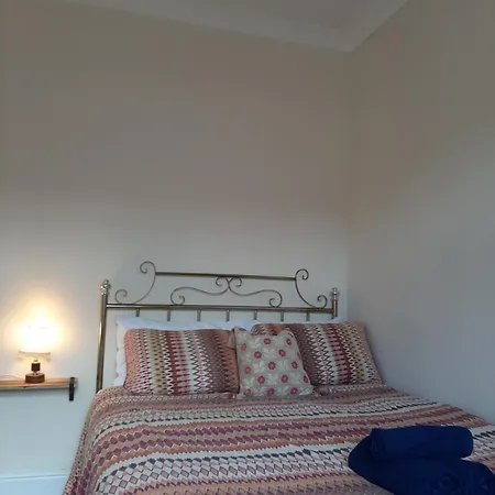 Salisbury - Free Parking Pensión *