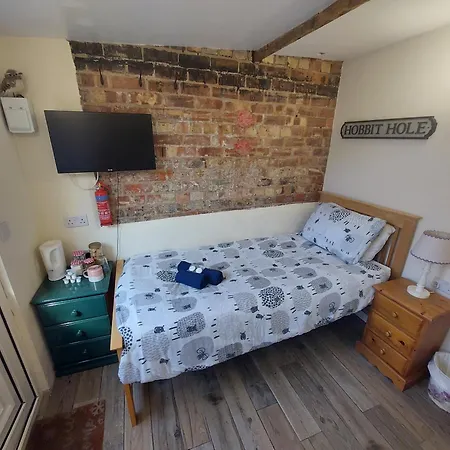 Salisbury - Free Parking Guest house