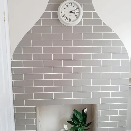 Salisbury - Free Parking بيت ضيافة *