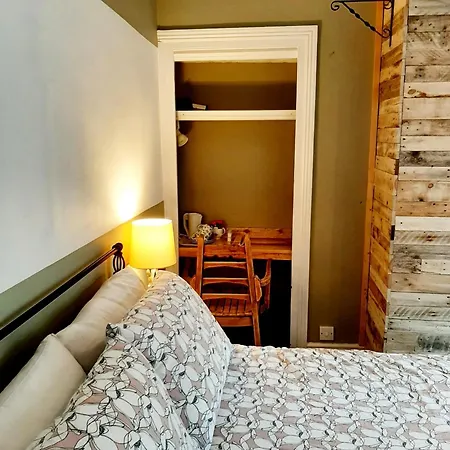 Salisbury - Free Parking بيت ضيافة *