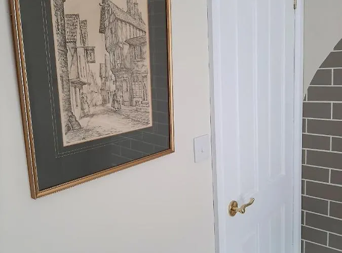 Salisbury - Free Parking Guest house York