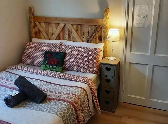 Salisbury - Free Parking Guest house York