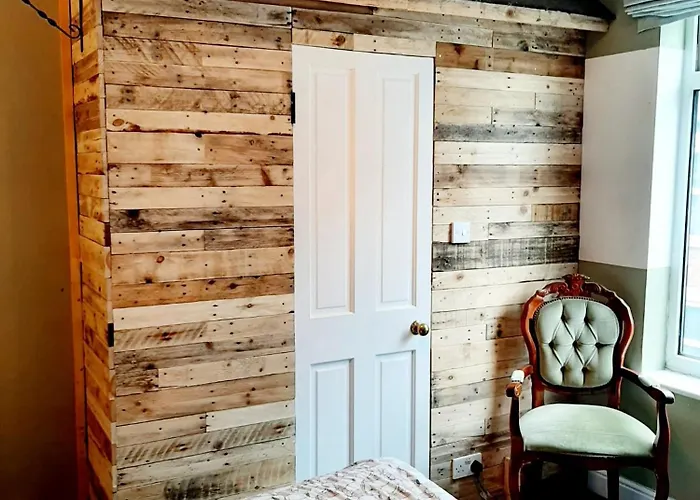 Salisbury - Free Parking Guest house *