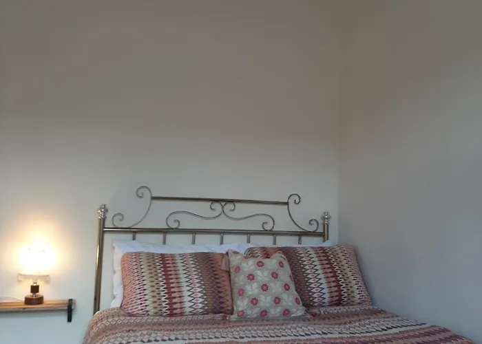 Salisbury - Free Parking Guest house *